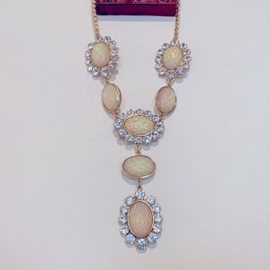 Stunning necklace, ready to sparkle.